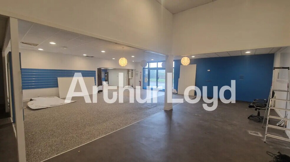 Local d’activités dans Mondeville à louer - Photo intérieure – Image 2 sur 4