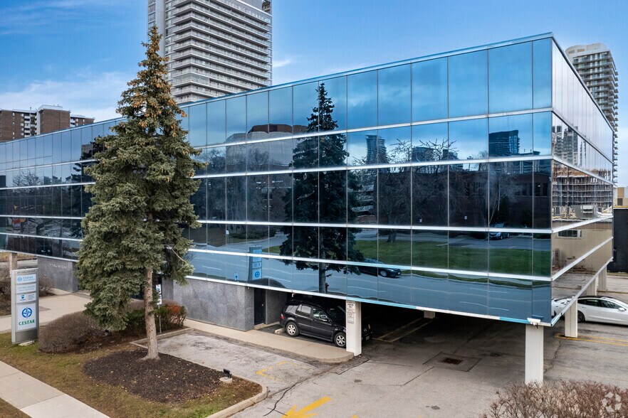 259 Yorkland Rd, Toronto, ON à louer - Photo de l’immeuble – Image 2 sur 4
