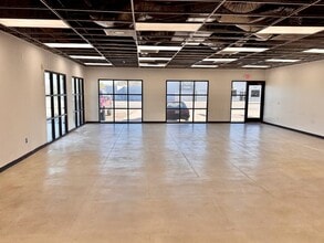 307 2nd St, Pleasanton, TX à louer Photo intérieure– Image 2 sur 8