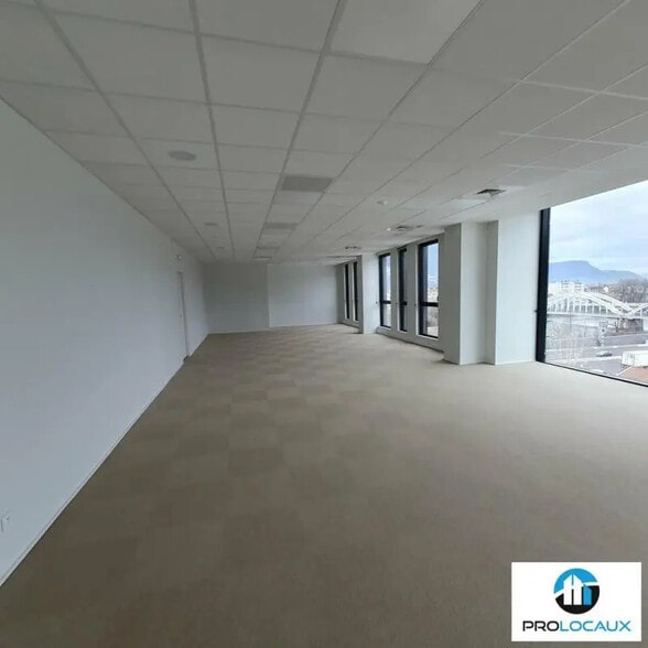 Bureau dans Grenoble à vendre - Photo de l’immeuble – Image 2 sur 12
