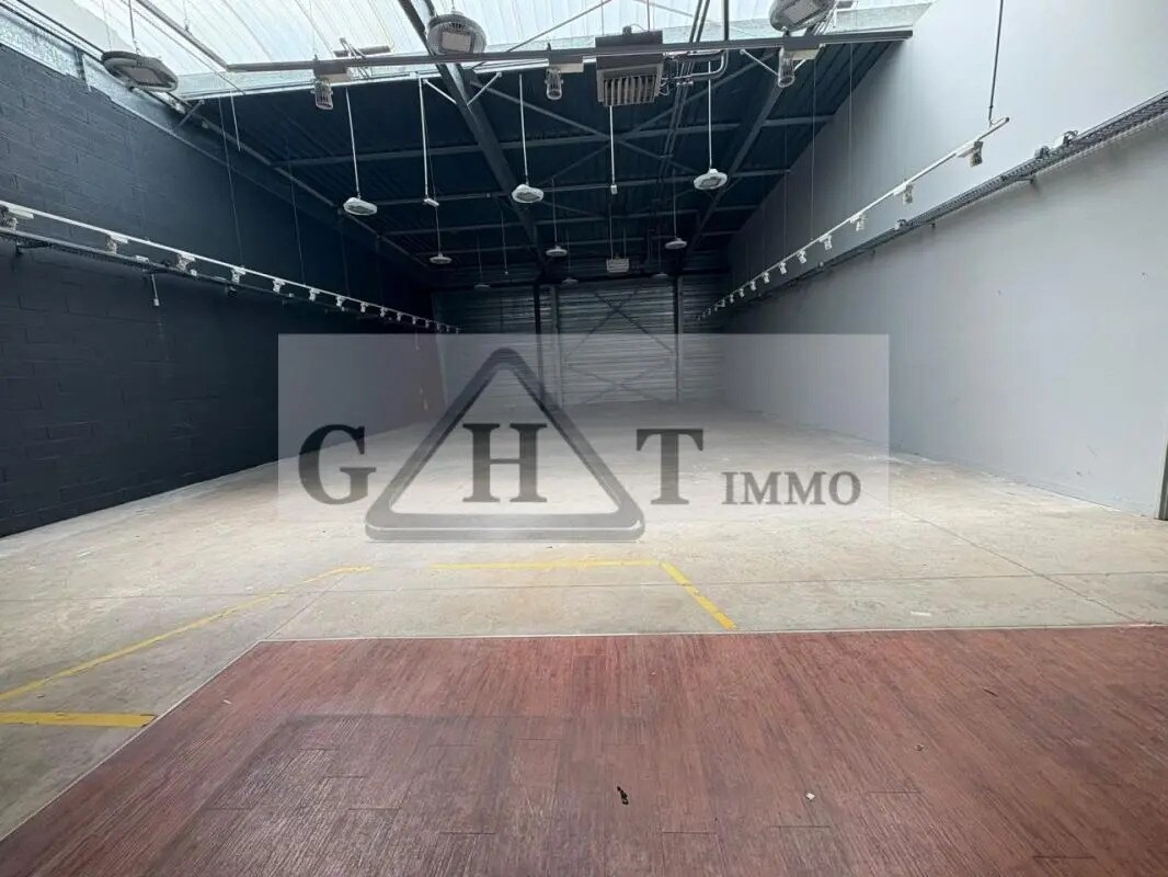 Industriel/Logistique dans Vaux-le-Pénil à vendre Photo intérieure– Image 1 sur 9