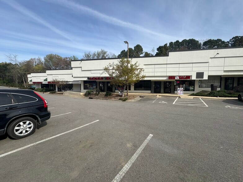 2223 E NC Highway 54, Durham, NC à louer - Photo principale – Image 1 sur 12