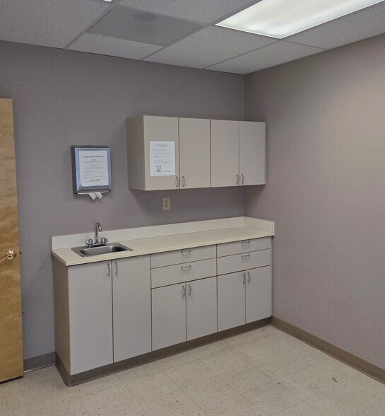 24 Stelton Rd, Piscataway, NJ à louer - Photo de l’immeuble – Image 3 sur 3