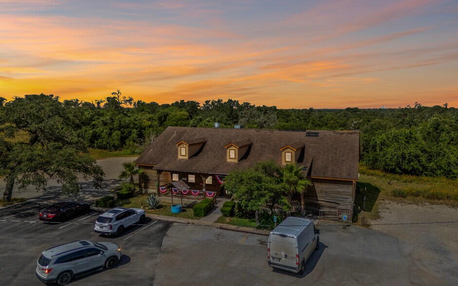 8453 US Highway 181 N, Floresville, TX à vendre - Photo de l’immeuble – Image 1 sur 14