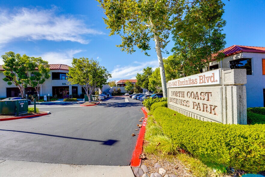 531 Encinitas Blvd, Encinitas, CA à vendre - Photo de l’immeuble – Image 3 sur 5