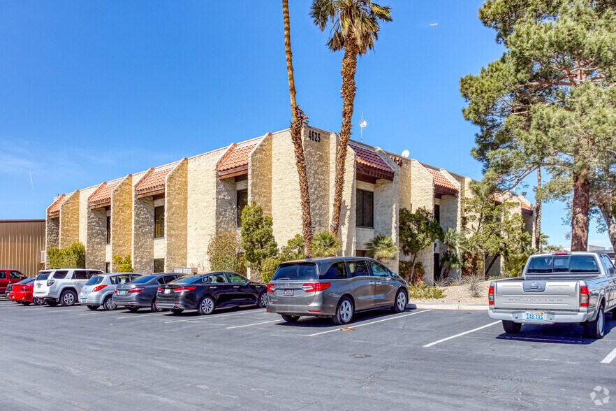 4625 Wynn Rd, Las Vegas, NV à louer - Photo de l’immeuble – Image 3 sur 3