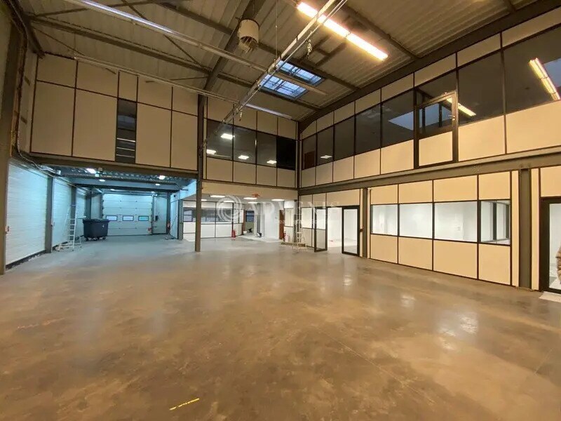 Bureau dans Poissy à louer Photo de l’immeuble– Image 1 sur 10