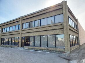 17305-17311 109 Av NW, Edmonton, AB à louer Photo de l’immeuble– Image 2 sur 8