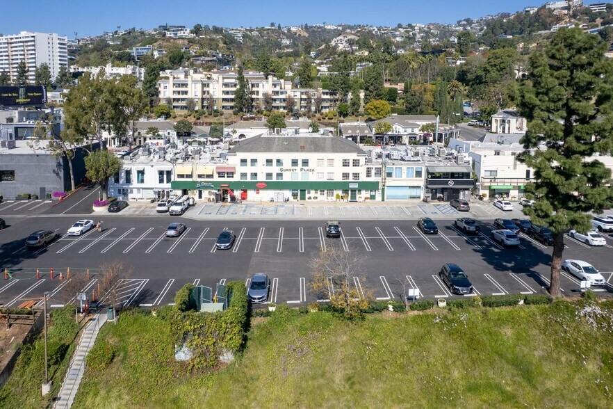 8644 W Sunset Blvd, West Hollywood, CA à louer - Photo de l’immeuble – Image 2 sur 11