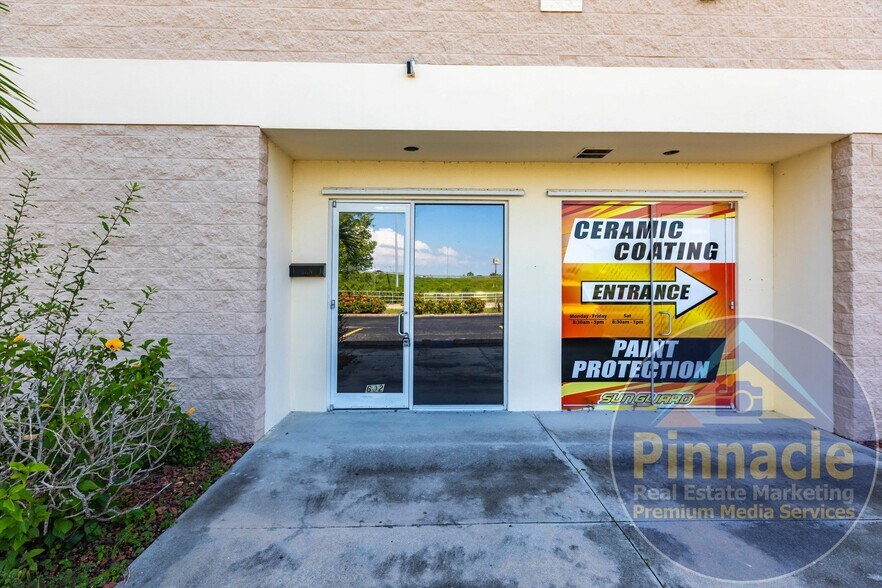 24690 Sandhill Blvd, Punta Gorda, FL à louer - Photo de l’immeuble – Image 3 sur 31