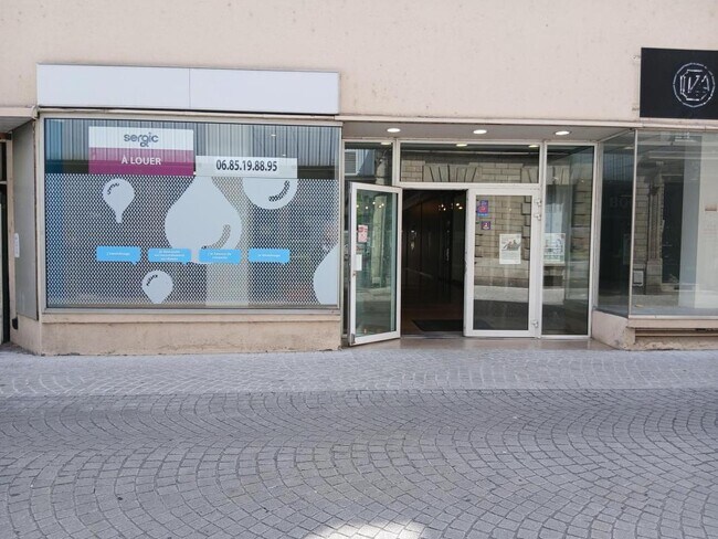Plus de détails pour Rue Nationale, Mantes-la-Jolie - Local commercial à louer