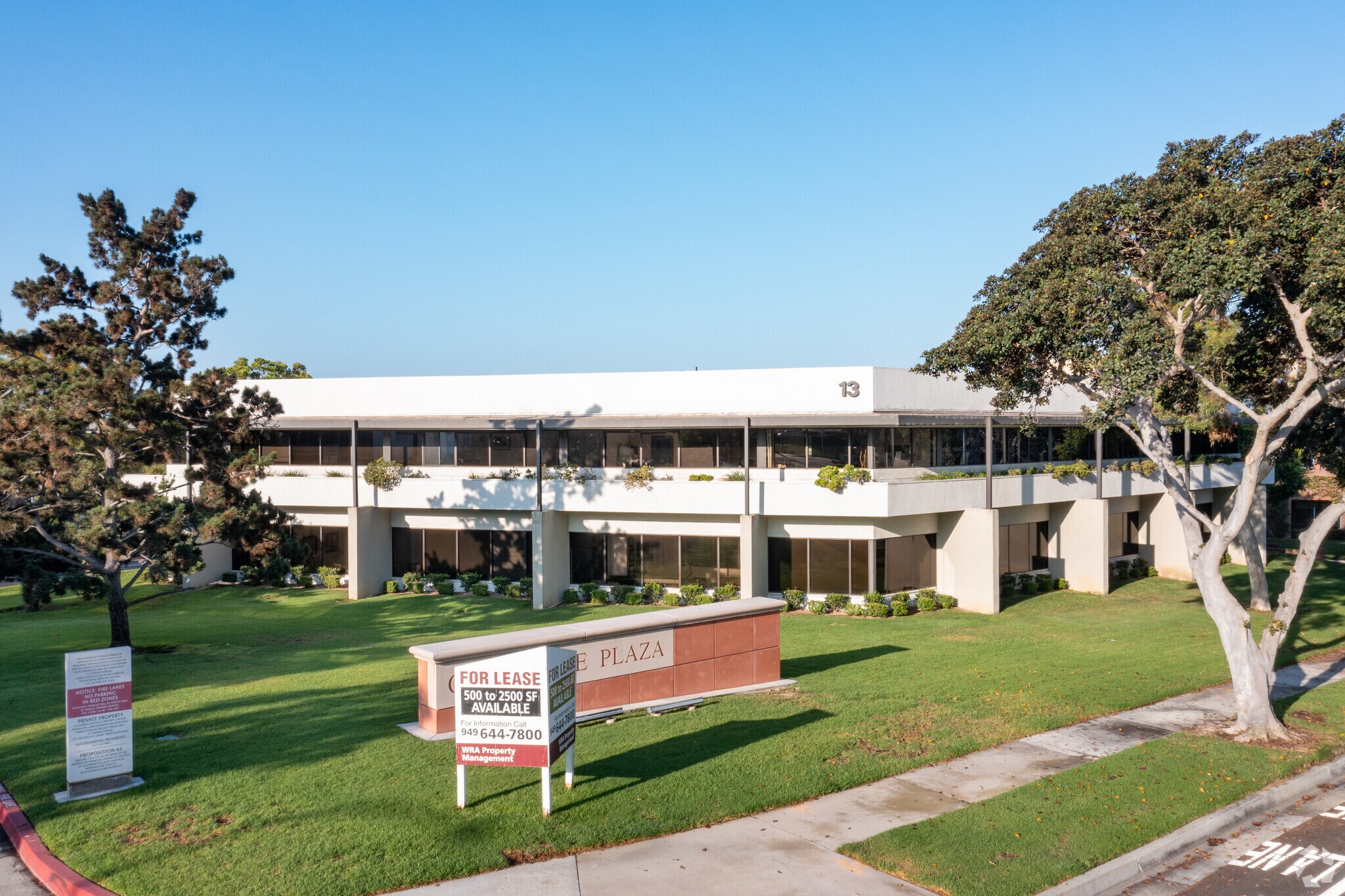 13 Corporate Plaza Dr, Newport Beach, CA à louer Photo principale– Image 1 sur 24