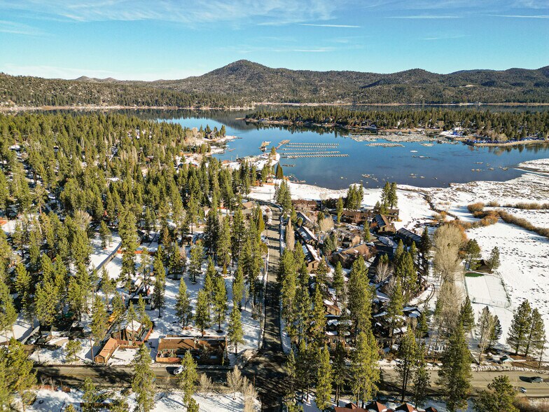 764 Cienega Rd, Big Bear Lake, CA à vendre - Photo de l’immeuble – Image 2 sur 14