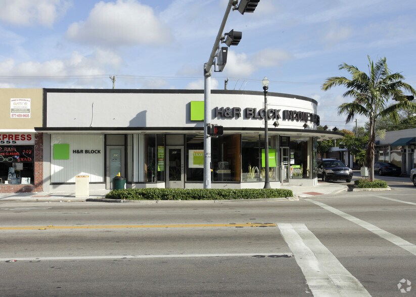 689-693 NE 125th St, North Miami, FL à louer - Photo de l’immeuble – Image 2 sur 4