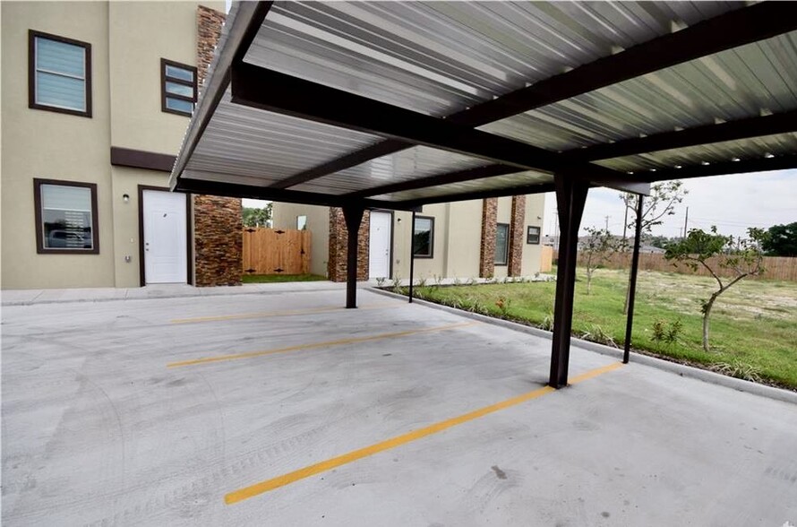 1202 Upas Dr, Edinburg, TX à vendre - Photo de l’immeuble – Image 2 sur 29