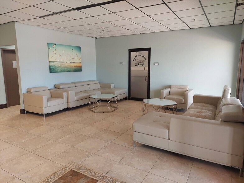 2475 Palm Bay Rd NE, Palm Bay, FL à louer - Photo intérieure – Image 3 sur 7