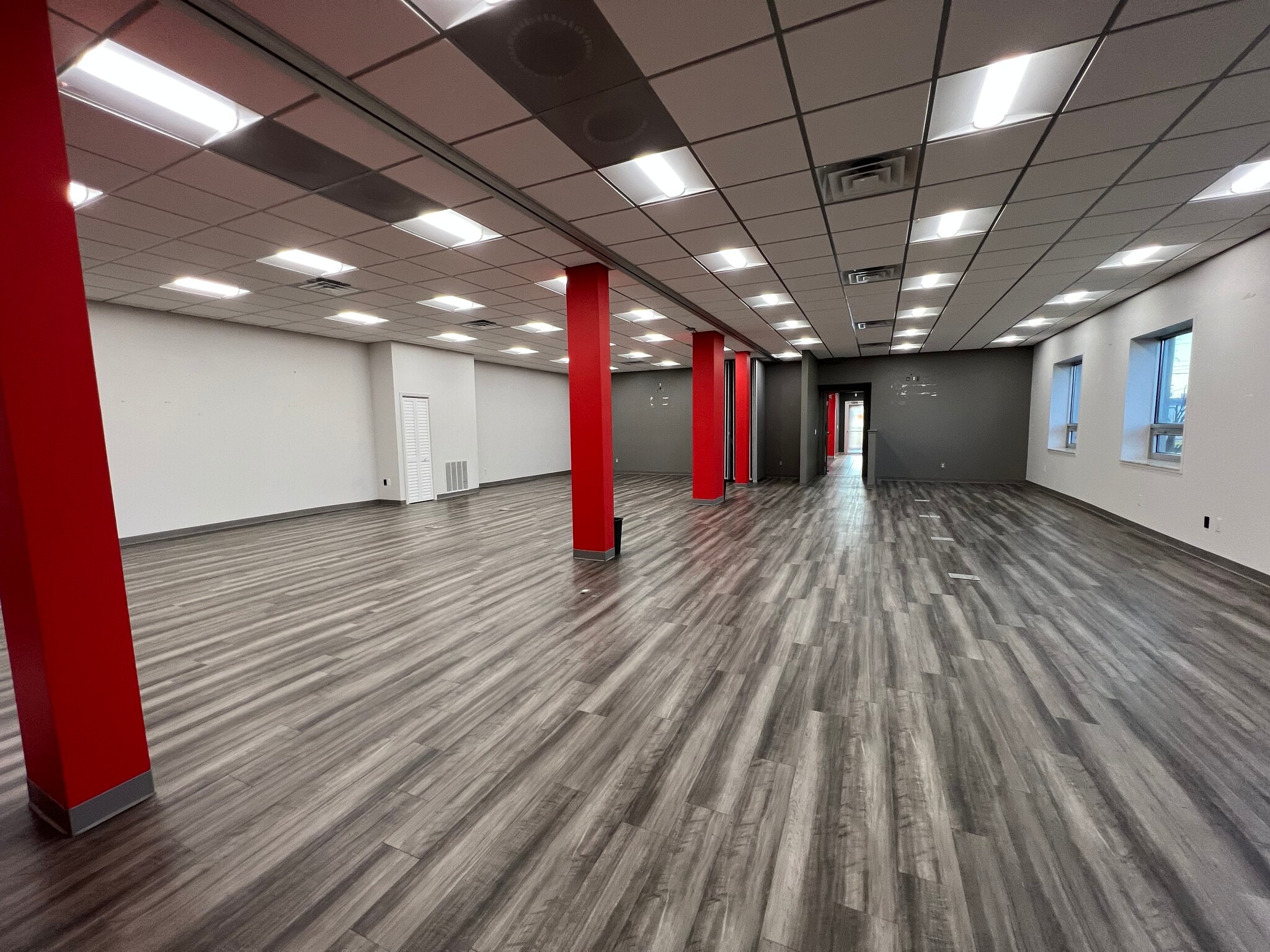 11530 Stephens Rd, Warren, MI à louer Photo intérieure– Image 1 sur 2