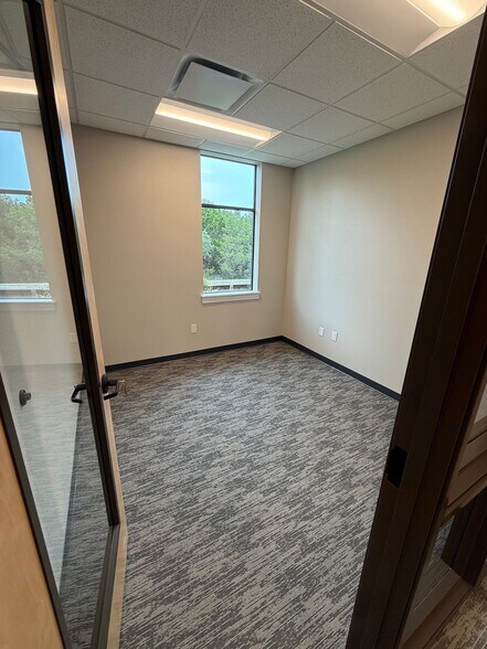 18875 Fm 2252, Garden Ridge, TX à louer - Photo de l’immeuble – Image 3 sur 15