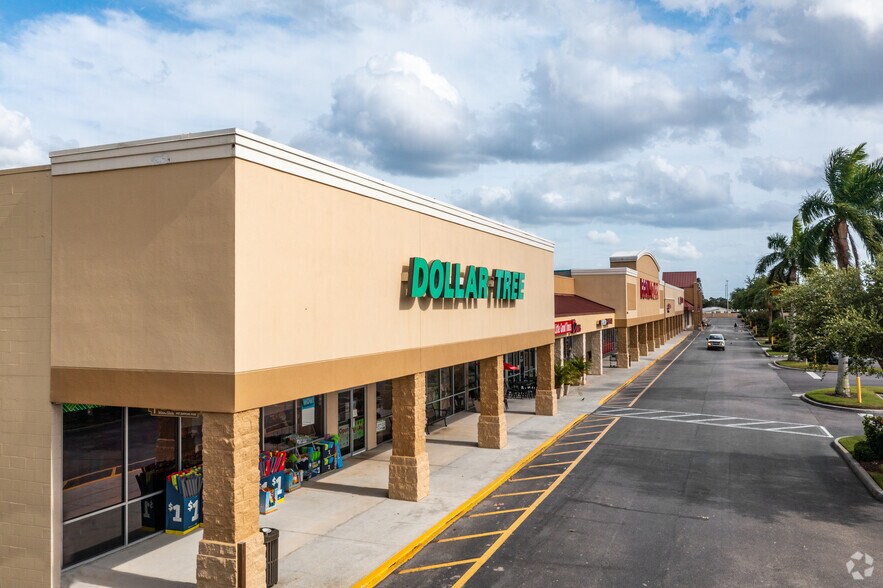 1928-2000 Kings Hwy, Port Charlotte, FL à louer - Photo principale – Image 3 sur 6
