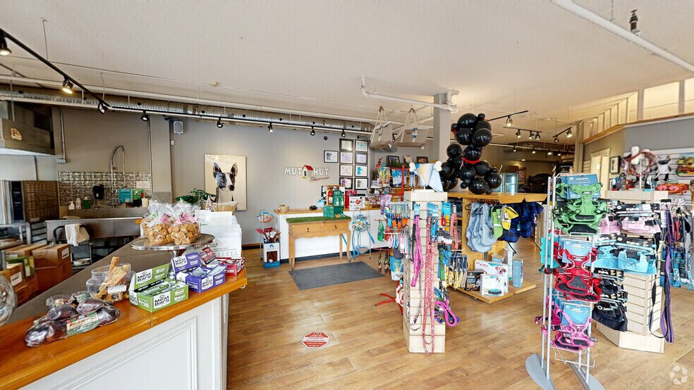 1001 6 Ave, Canmore, AB à louer - Numérisation 3D Matterport – Image 3 sur 30