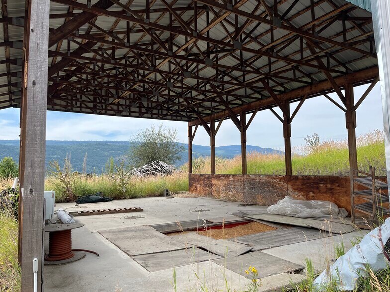 6615 Buchanan Rd, Coldstream, BC à louer - Photo de l’immeuble – Image 2 sur 3
