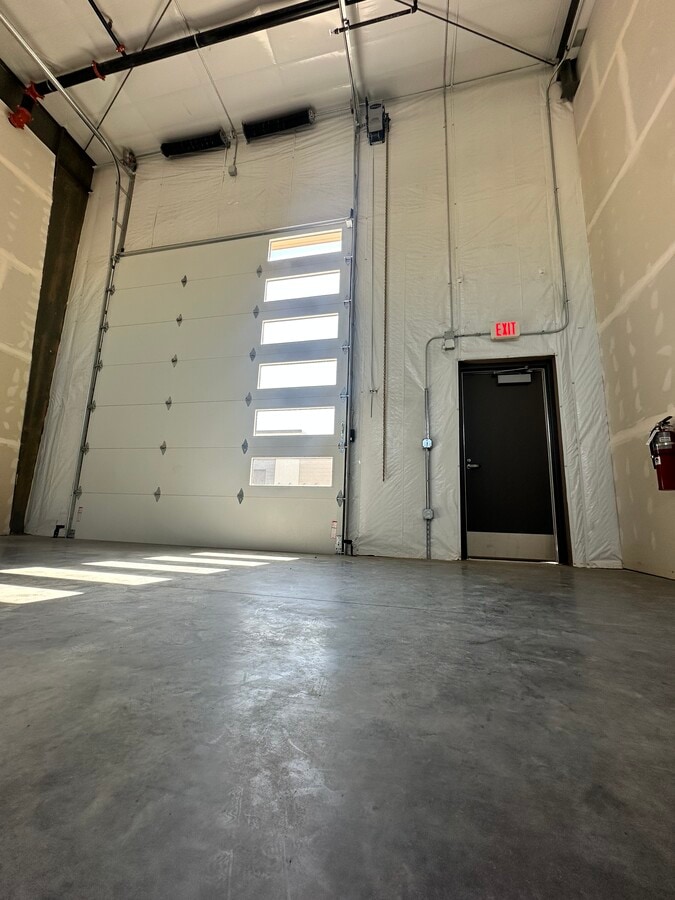 13833 E Briarwood Ave, Centennial, CO 80112 - Lot B1 - - Photo intérieure - Image 1 of 9