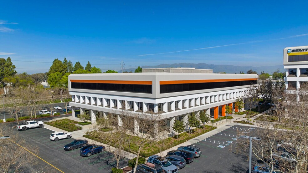 2590 N 1st St, San Jose, CA à louer - Photo de l’immeuble – Image 3 sur 4