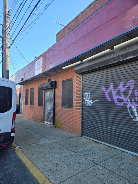 150 Lynhurst Ave, Staten Island, NY à louer - Photo de l’immeuble – Image 2 sur 10