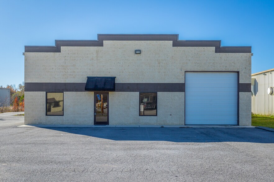 154 Hunt Dr, Rossville, GA à louer - Photo de l’immeuble – Image 3 sur 15