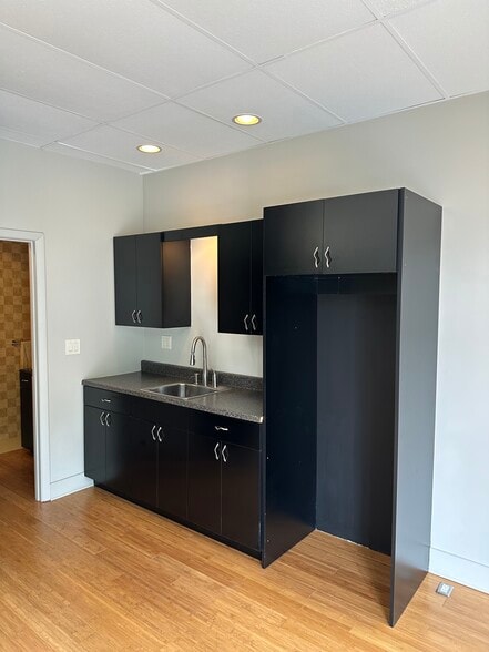 1202 Electric Ave, Pittsburgh, PA à vendre - Photo intérieure – Image 2 sur 15