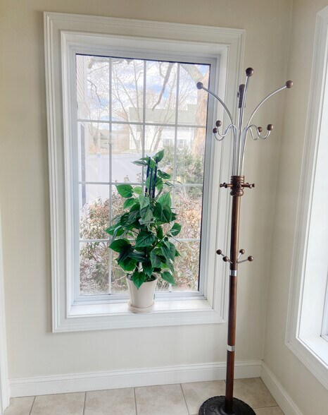 84 W Broadway, Derry, NH à louer - Hall d’entrée – Image 3 sur 6