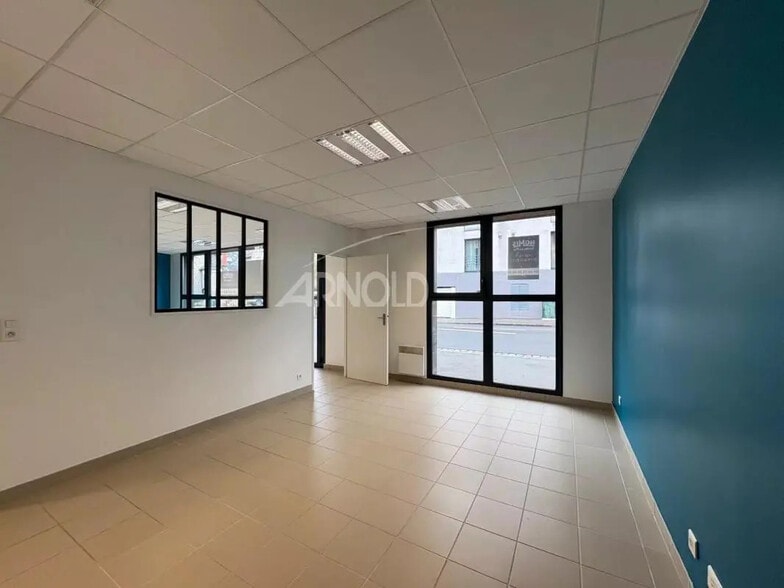 Local commercial dans Nantes à louer - Photo de l’immeuble – Image 1 sur 8