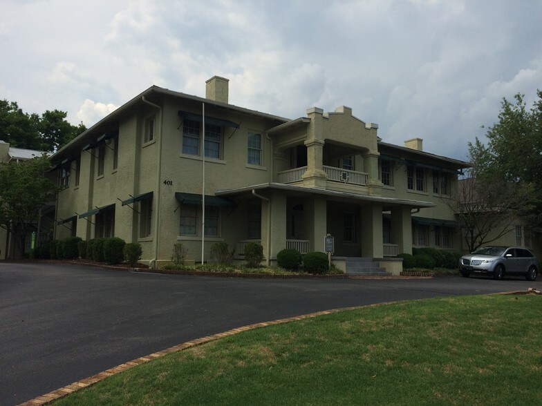 401 Holmes Ave, Huntsville, AL à louer - Photo de l’immeuble – Image 1 sur 2