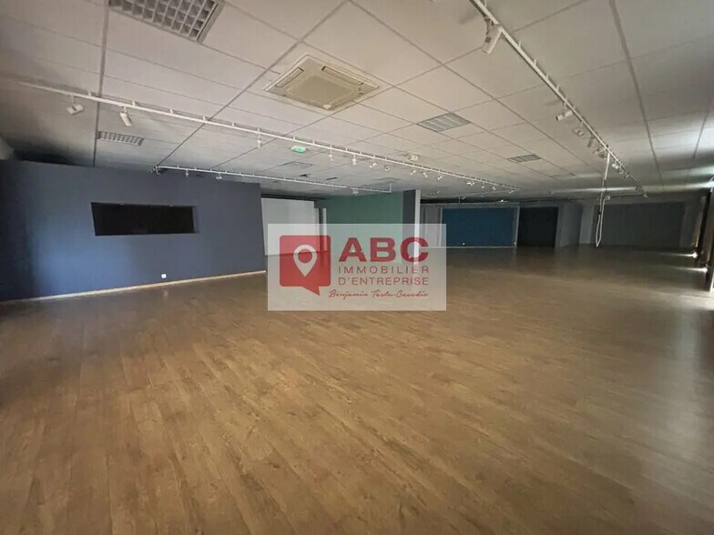 Local commercial dans Théza à vendre - Photo intérieure – Image 3 sur 7