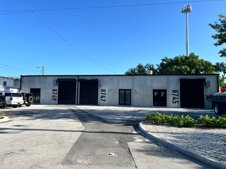 8747 SW 134th St, Miami, FL à louer - Photo de l’immeuble – Image 3 sur 27