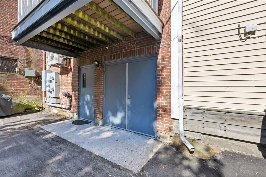 48 Main St, Amesbury, MA à louer - Photo de l’immeuble – Image 3 sur 16
