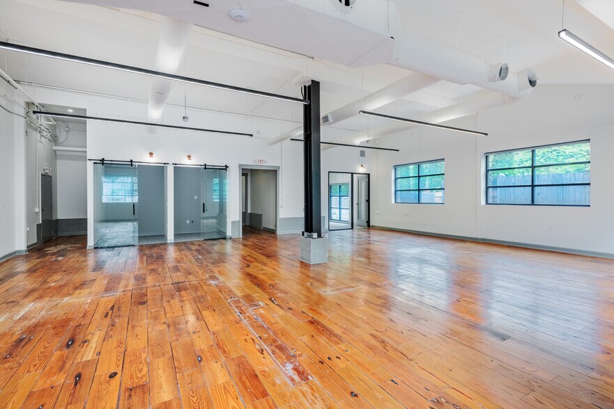 619 S Cedar St, Charlotte, NC à louer - Photo de l’immeuble – Image 2 sur 7