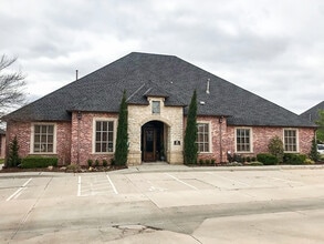 13913 Quail Pointe Dr, Oklahoma City, OK à louer Photo de l’immeuble– Image 1 sur 2