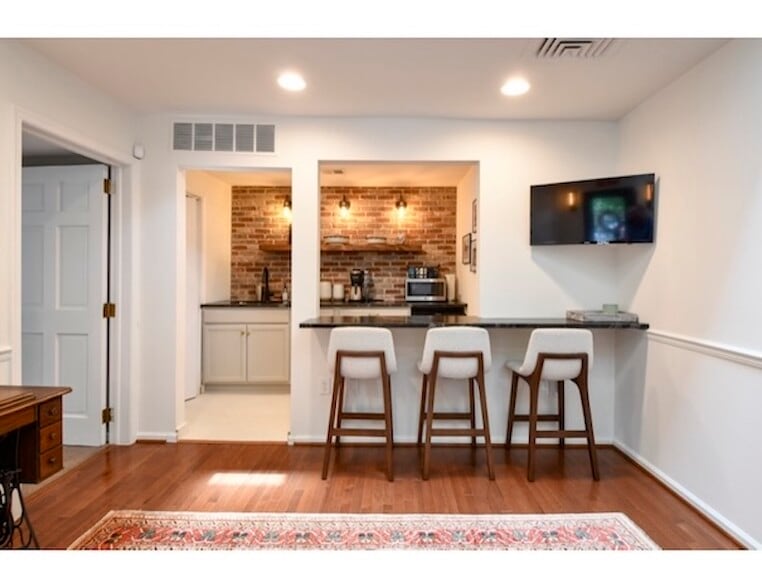 1211 Caroline St, Fredericksburg, VA à louer - Photo de l’immeuble – Image 3 sur 15