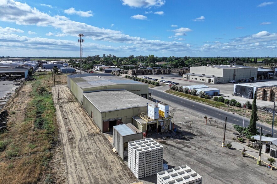 5054 Portola ave, Del Rey, CA à vendre - Photo de l’immeuble – Image 2 sur 24