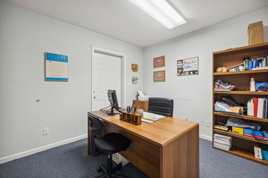 2762 Dunn Ave, Jacksonville, FL à vendre - Photo de l’immeuble – Image 3 sur 26