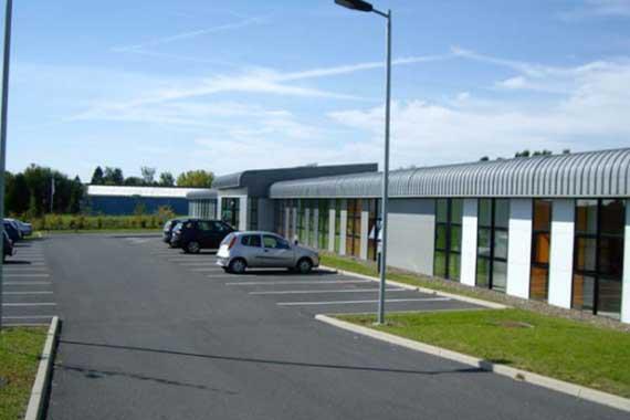 Bureau dans Chauny à louer - Photo de l’immeuble – Image 1 sur 3