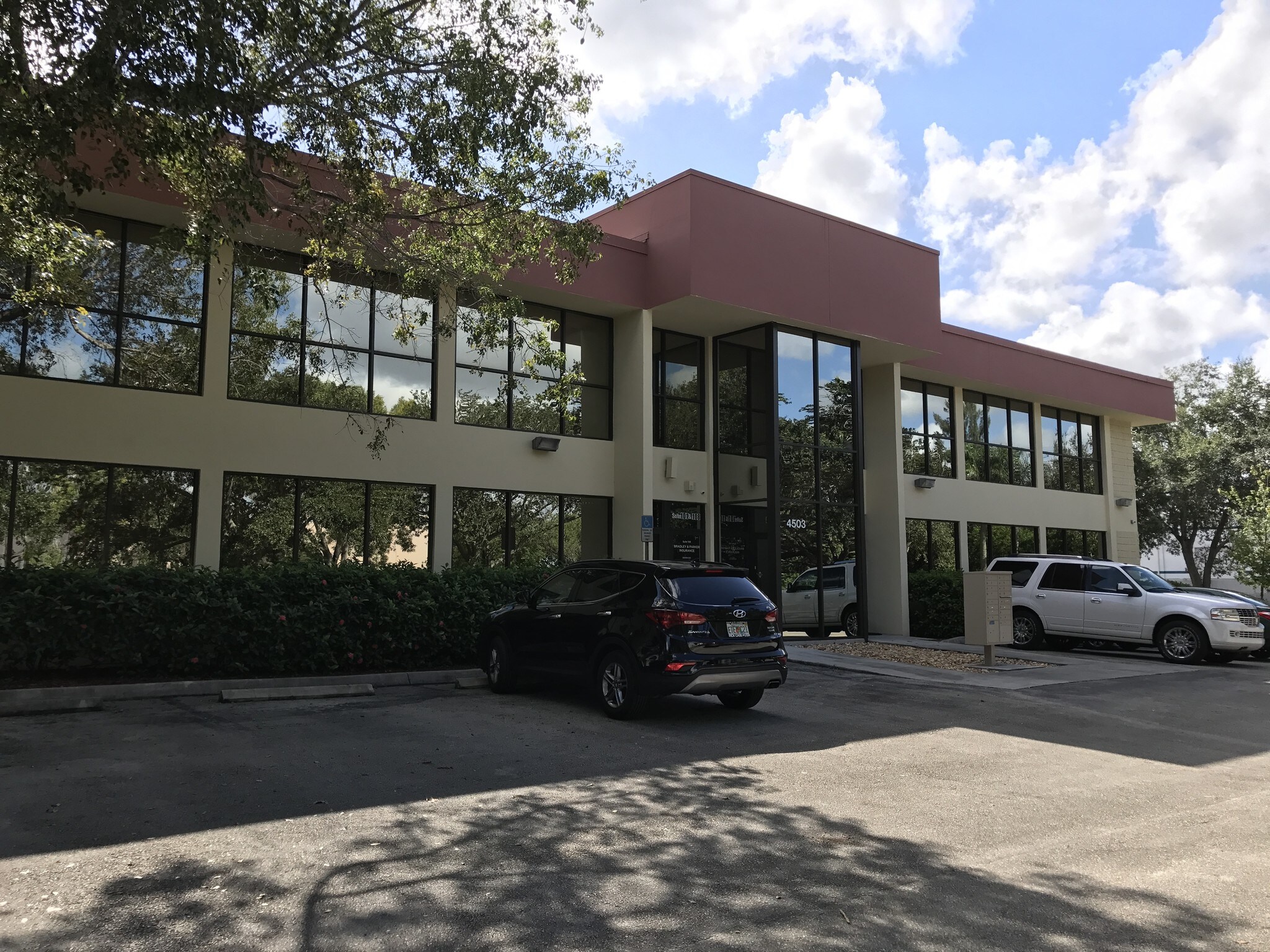 4503 NW 103rd Ave, Sunrise, FL à louer Photo principale– Image 1 sur 9