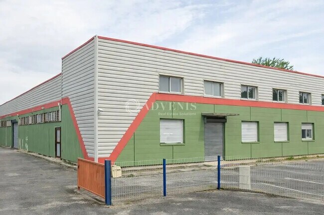 Plus de détails pour Local d’activités à vendre