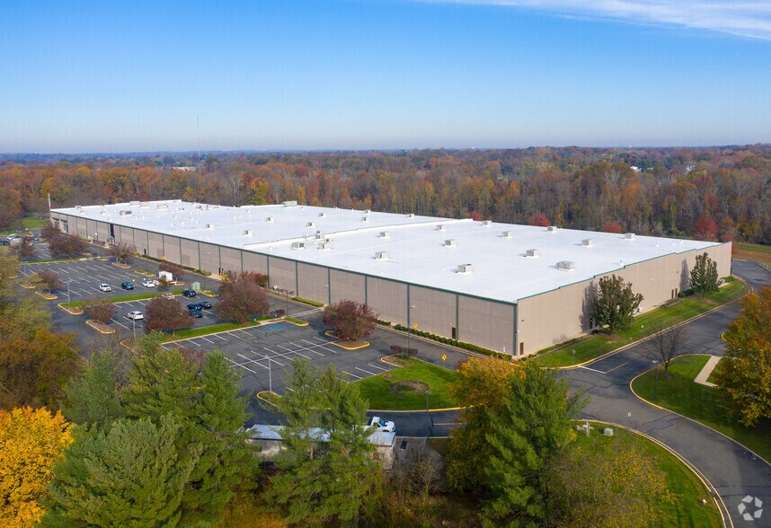 200 Ludlow Dr, Ewing, NJ à louer - Photo principale – Image 1 sur 13
