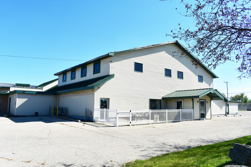 1901 Beloit Ave, Janesville, WI à louer - Photo de l’immeuble – Image 1 sur 4