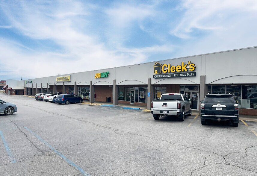 500-700 W Jackson St, Mexico, MO à louer - Photo de l’immeuble – Image 3 sur 9