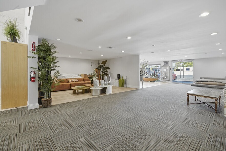 565 N Tustin St, Orange, CA à vendre - Photo de l’immeuble – Image 3 sur 12