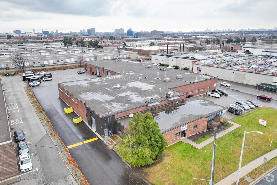 51 Esna Park Dr, Markham, ON à louer - Photo de l’immeuble – Image 2 sur 3