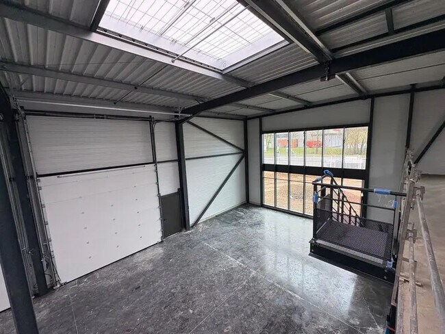 Plus de détails pour Route De Chasselay, Lissieu - Bureau, Local d'activités à louer